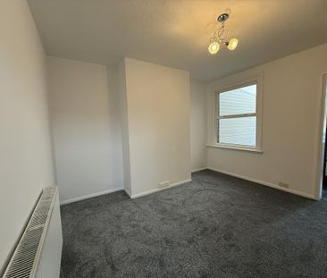 2 bedroom semi-detached house to rent - Photo 3