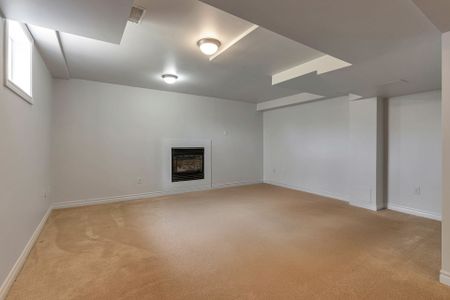 For Lease - 2299 Glazebrook Circle, Oakville, Ontario - Photo 3