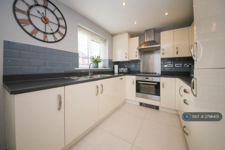 3 bedroom end of terrace house to rent - Photo 5