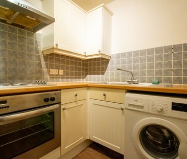 2 Bed Flat on Wimborne Road - Photo 3