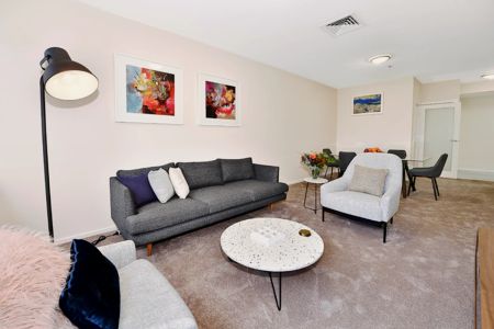 Modern 2-bedroom apartment near Melbourne Central Station - Photo 3