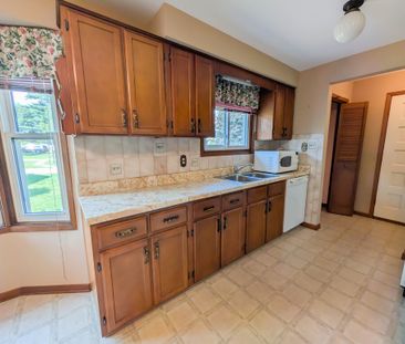 5777 Sunnylea Cres, Niagara Falls - 3 Bedroom House - Photo 4