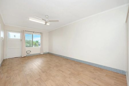 Convenient living close to shops & transport - Photo 2