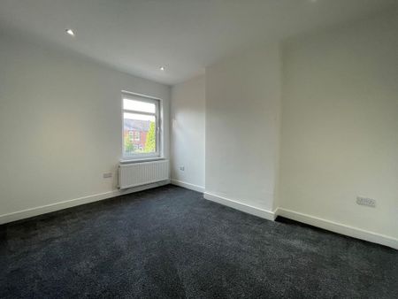 2 bedroom end of terrace house to rent - Photo 3