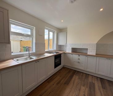 2 bedroom semi-detached house to rent - Photo 4
