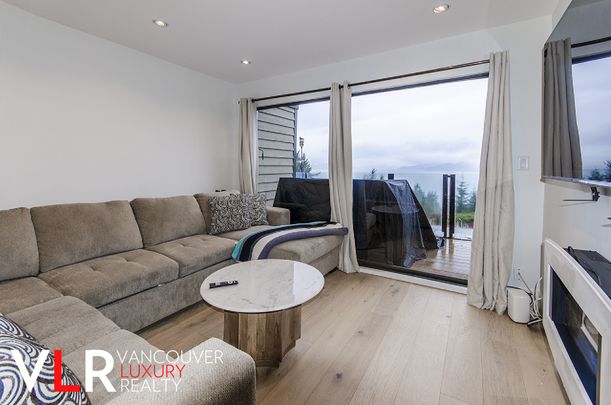 Townhouse in West Vancouver, BC - Photo 1