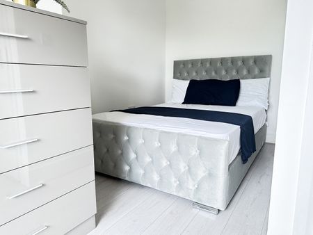 Room in a Shared Flat, Walm Lane, NW2 - Photo 4