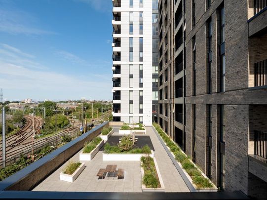 4 bedroom apartment to rent - Photo 1