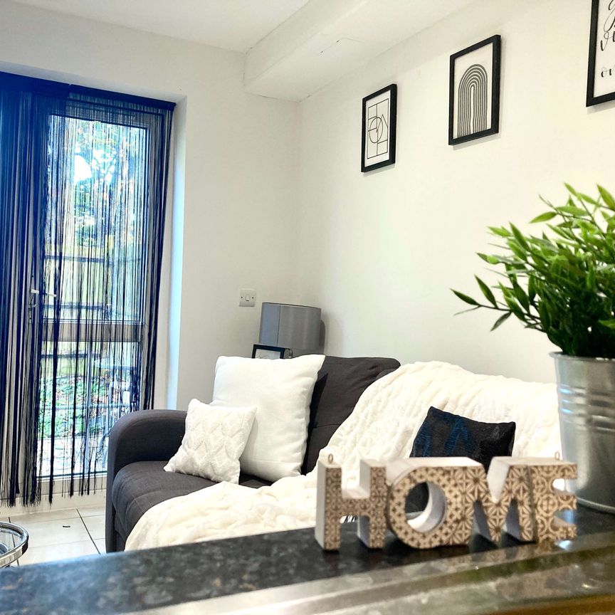 Iliffe Close Room 2 - Photo 1