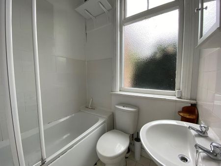 2 bedroom ground floor flat to rent - Photo 2