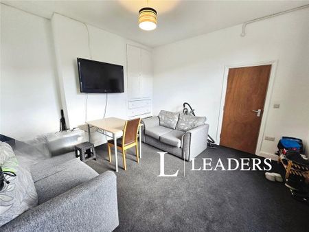 1 bedroom in a house share to rent - Photo 3