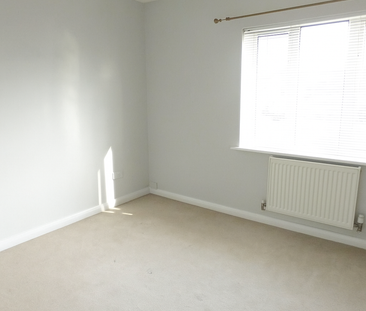 Two Bedroom House with Garden and Off-Road Parking for Two Cars, Go... - Photo 5