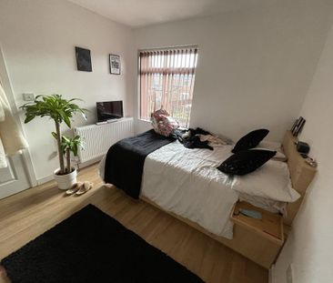 5 bedroom semi-detached house to rent - Photo 6