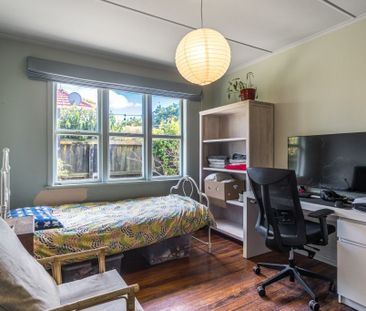 Classic Kiwi Design - Modernised kitchen with 3 + 1 bedrooms (bonus... - Photo 5