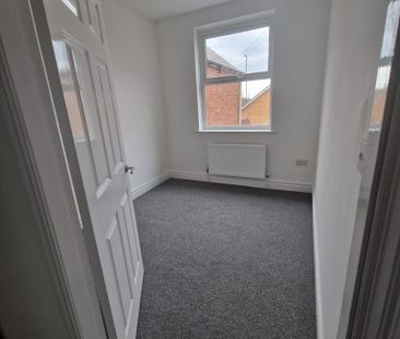 3 bedroom flat to rent - Photo 3