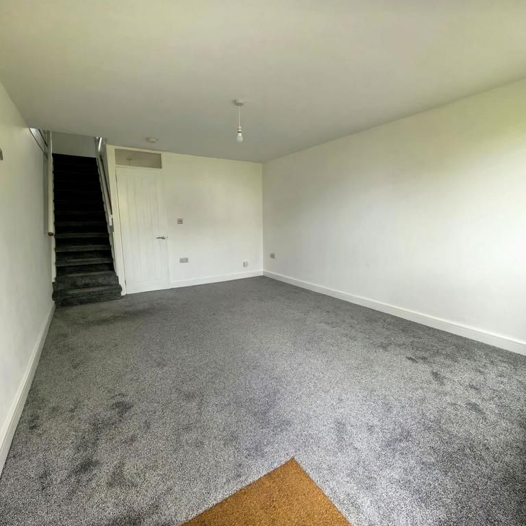 2 bedroom end of terrace house to rent - Photo 1