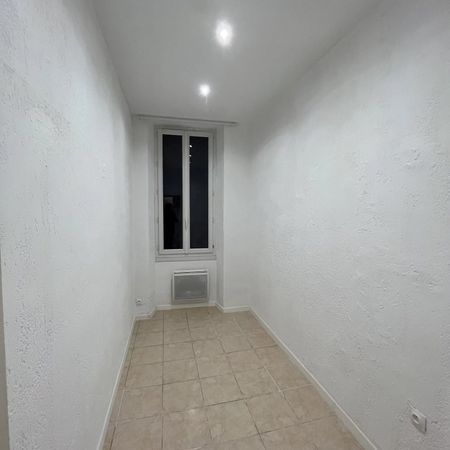 Location Appartement 2 pièces 42m² MARSEILLE 3ème - Photo 4