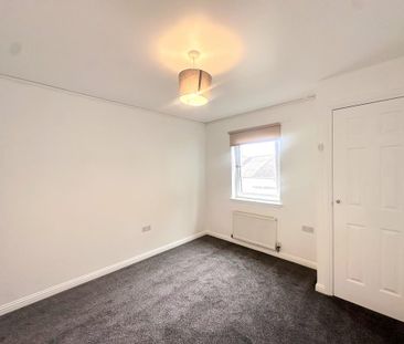 3 bedroom flat to rent - Photo 4