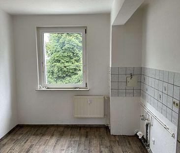 geräumige 2-Raum-Wohnung, Wannenbad mit Fenster, Keller und Stellpl. mgl. - Foto 3