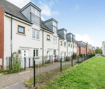 3 bedroom end of terrace house to rent - Photo 3