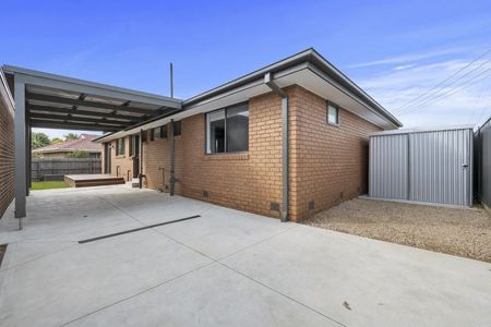 MODERN LIVING IN BACCHUS MARSH - Photo 3