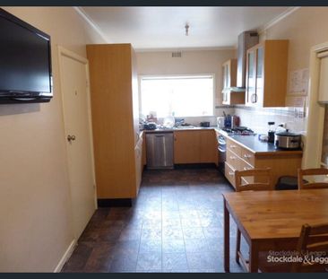 FIVE ROOMS AVAILABLE - Opposite La Trobe University With All Bills ... - Photo 1