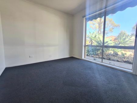 Family-Focused Living in the Heart of Aspendale Gardens - Photo 4