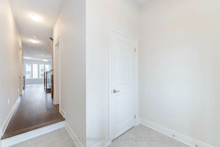 Property For Lease | W9294601 - Photo 5