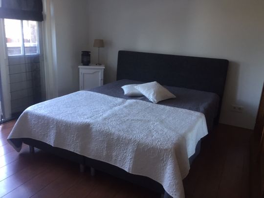 Mooie, goed onderhouden vrijstaande woning met 3 ruime slaapkamers en 1 badkamer. Dit woonhuis is goed gelegen en ligt op 8 auto minuten van HQ NATO Brunssum. - Photo 1