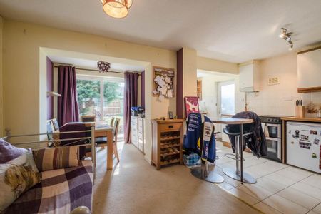 3 bedroom semi-detached house to rent - Photo 3