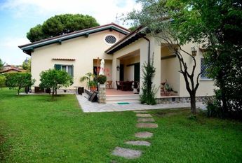 via carlo del prete, Forte dei Marmi, Tuscany 55042