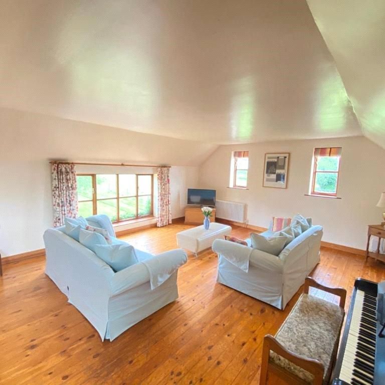 2 bedroom barn conversion to rent - Photo 1