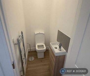 4 bedroom semi-detached house to rent - Photo 4