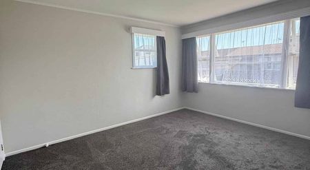 1.5 bedroom unit with carport - Photo 4