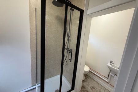 St. Pauls Avenue - Photo 3