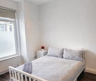 Studio Flat, Russell Road, NW9 - Photo 1