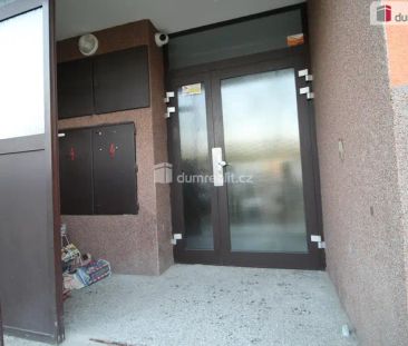 Krásný udržovaný byt 2+kk/L s lodžií s hezkým výhledem v Karlových ... - Photo 1