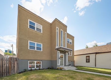 Edward Manor - Photo 3