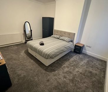 Room in a Shared House, Laird Street, CH41 - Photo 2