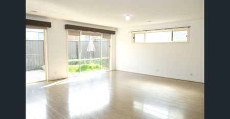 Lovely 4 bedrooms with Double garage home for Rent in Pakenham - Photo 5