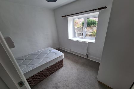 2 bedroom terraced house to rent - Photo 4