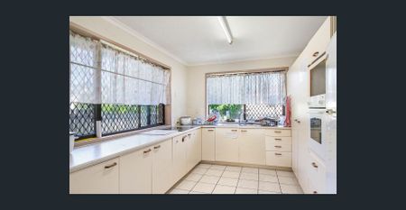 STUDENT SHARE ACCOMMODATION 10 Minute Bus Ride or 5 Minute Bike Ride to Griffith University - Photo 3