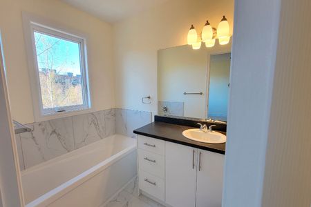 For Lease - 172 Parkrose Private, Orleans - Cumberland and Area, Ontario - Photo 2