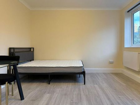 1 bedroom flat to rent - Photo 2