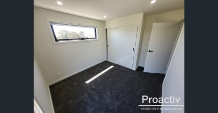 🏡 Modern Family Living in a Prime Thomastown Location - Photo 2