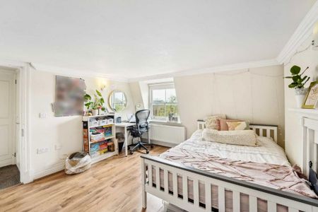 3 bedroom flat to rent - Photo 2