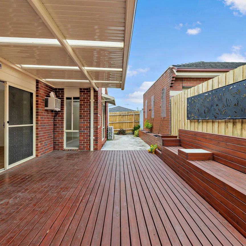 2A Moorfield Avenue, Rosebud. - Photo 1