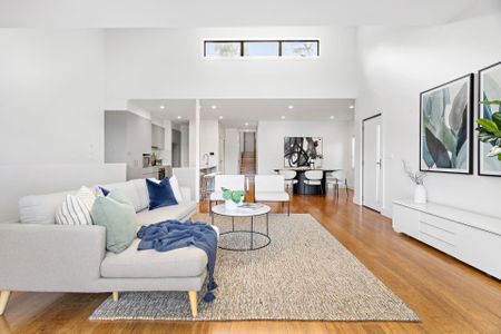 Spacious 4 Bedroom Townhouse - Photo 3