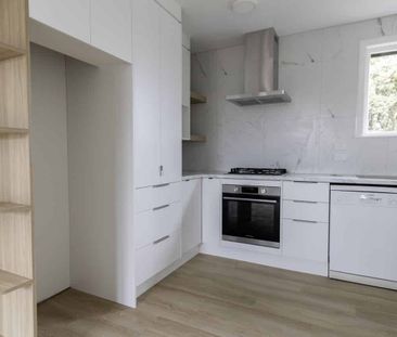 Newly Renovated 3-Bedroom Home with Double Garage - Photo 3