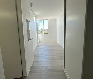 RENOVATED STUDIO 1KM TO AUBURN STATION - Photo 3